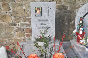 Tomba a terra in marmo