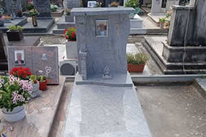 Tomba a terra in marmo